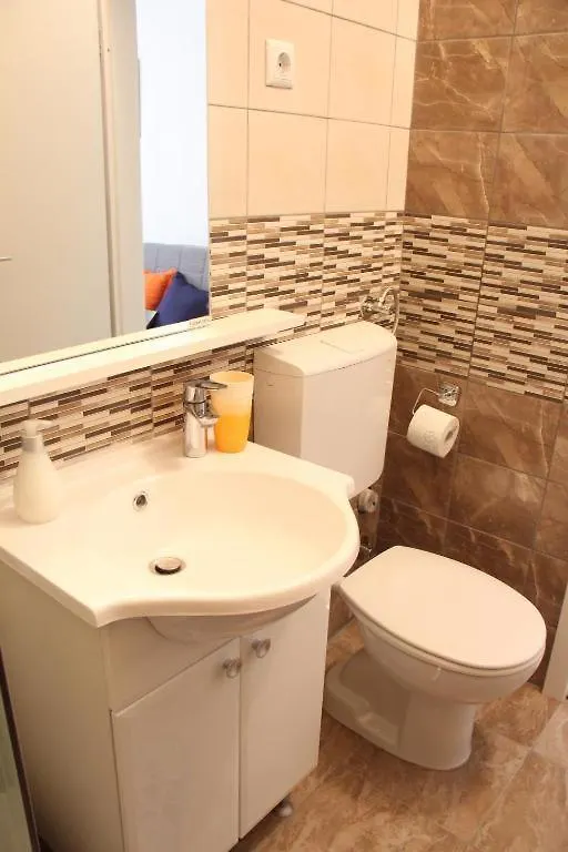 Ld Room Split Apartment